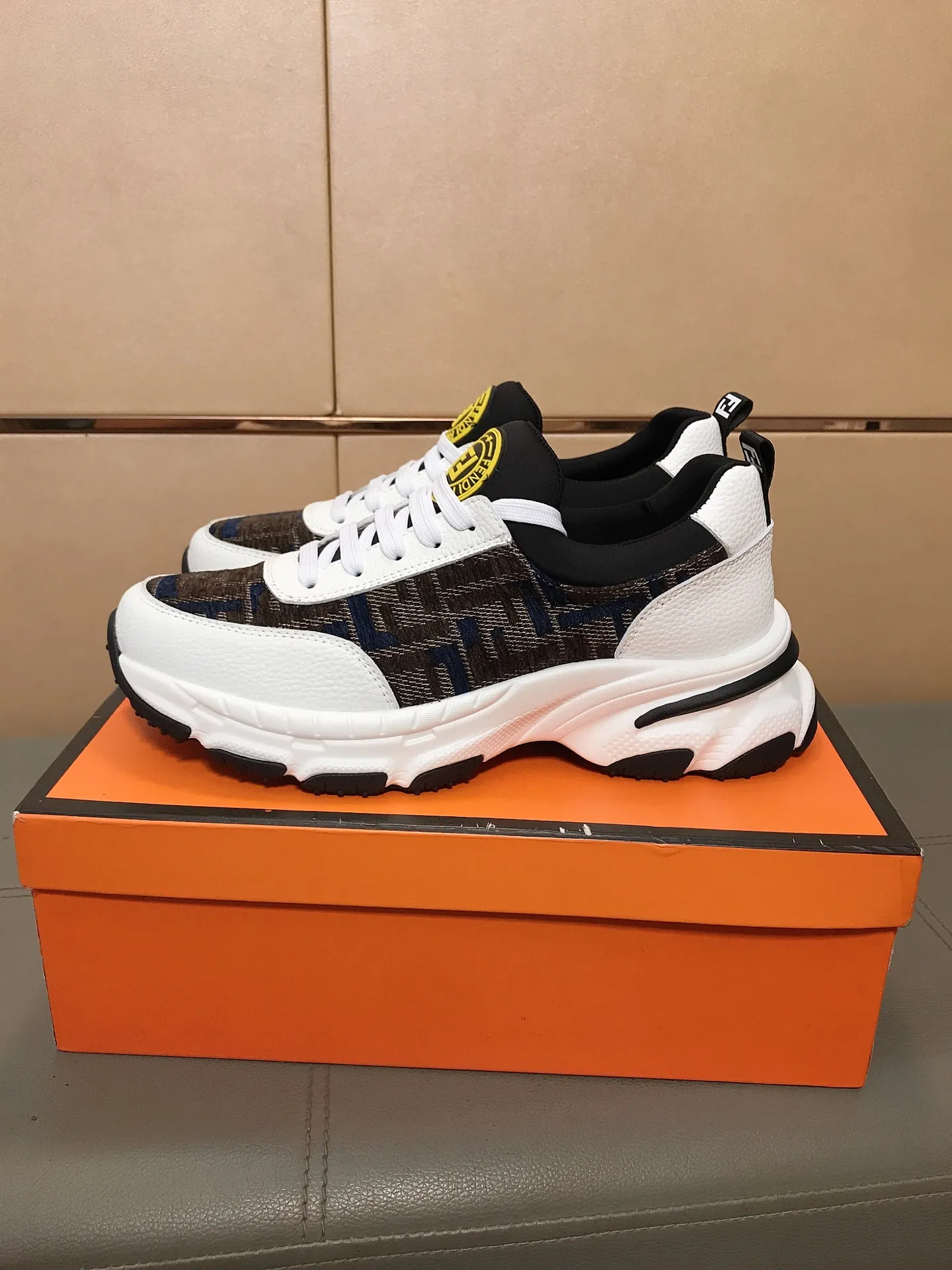 Factory price 442 💥💥🔺🔺FENDI [Fendi] Men’s new casual shoes are a hit! , that kind of calm connotation️elegant taste is indescribable to start the journey of fashionable shoes💍💍to cope with various occasions calmly! The momentum of the big names speaks for itself! Comfortable and comfortable on the feet! Materials: Imported printed materials, stitched with cowhide design, sheepskin feet, a fashion must-have! Code number: 38-44